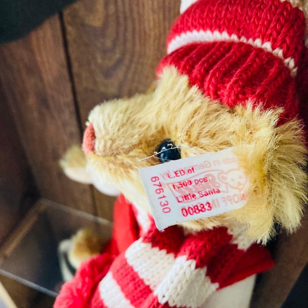 シュタイフ（Steiff）社製のテディベア。Little Santa 2004製
