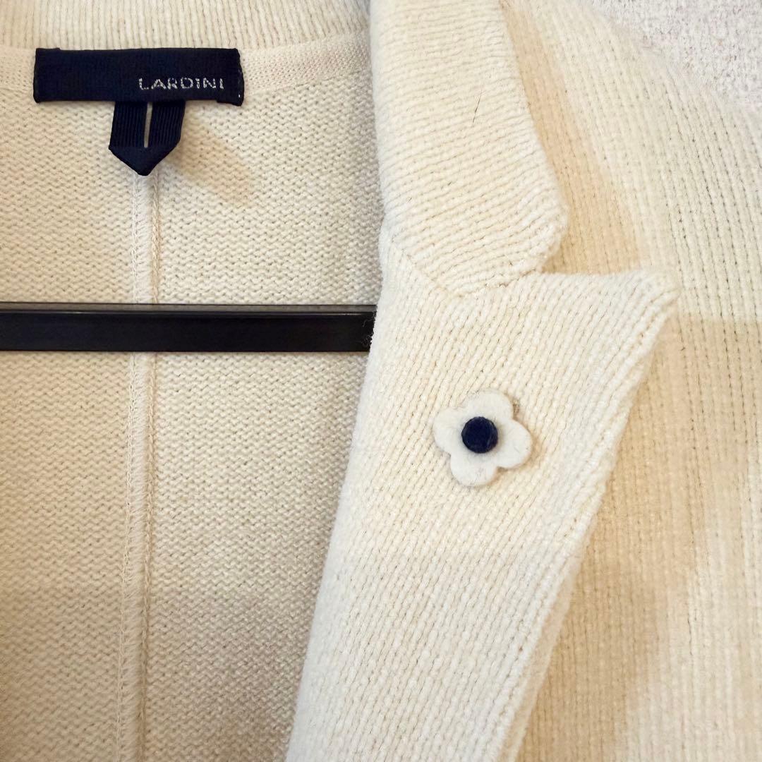 LARDINI アイボリー テーラードジャケット　ブートニエール付き
