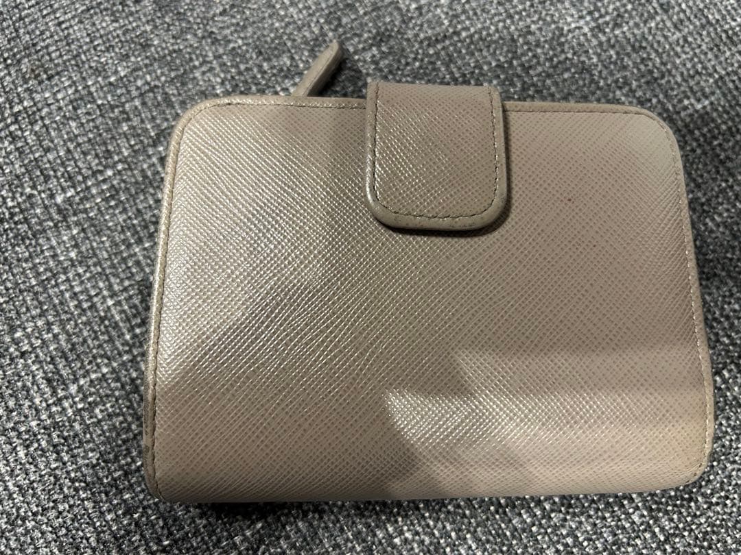 PRADA リボン付き二つ折り財布 グレー