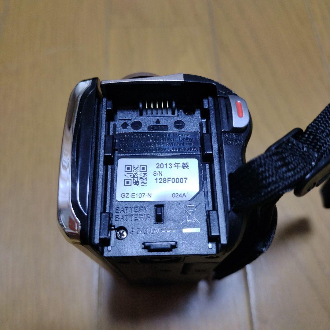 大人気Everio JVC GZ-E107 フルHD ビデオカメラ　元箱付き②