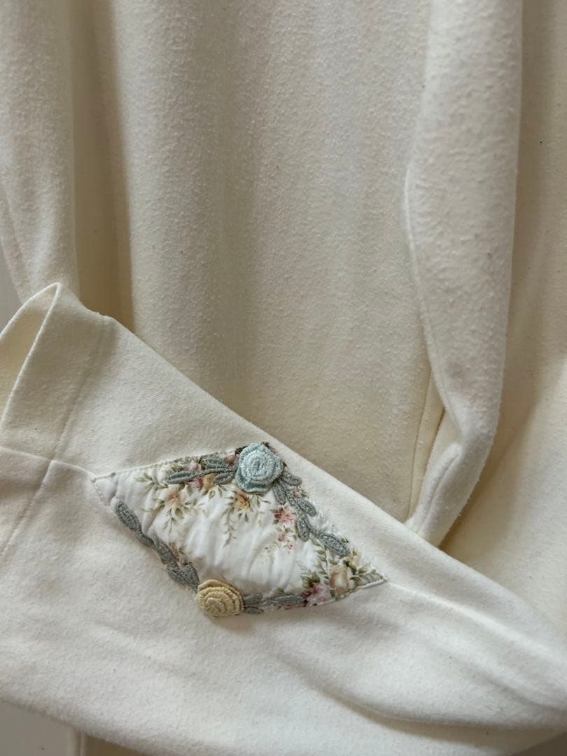 希少さえらアキアカネホワイト花柄刺繍パジャマ＆ルームウェアセット【大きめ】