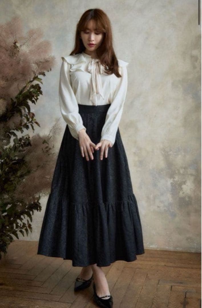 【美品】Herlipto Floral Jacquard Volume Skir