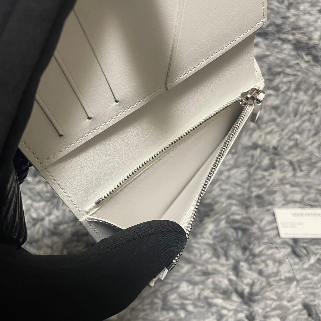 LOUIS VUITTON ヴェルティカル　ウォレットコンパクト