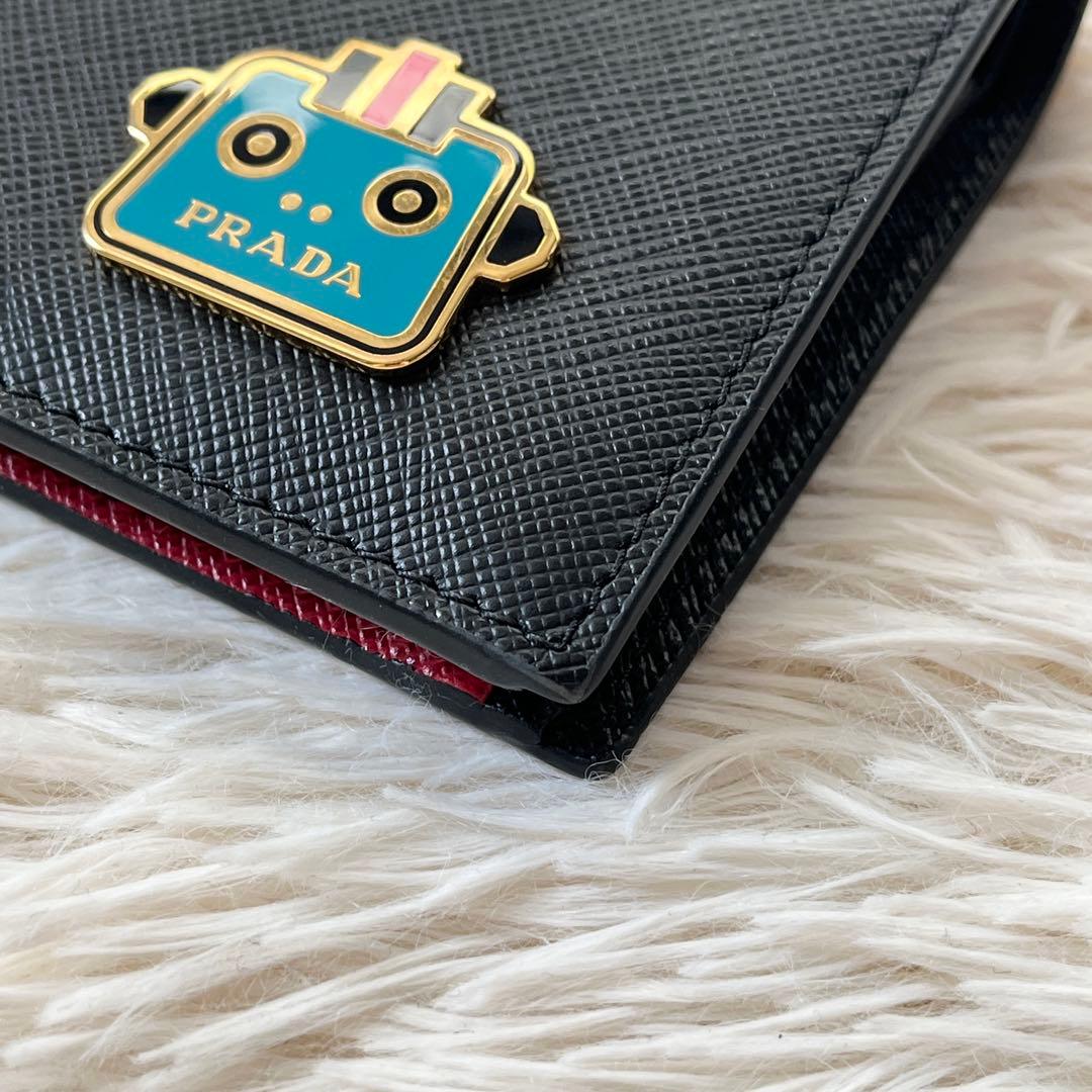 美品✨PRADA プラダ　二つ折り財布　サフィアーノ　ブラック　1mv204