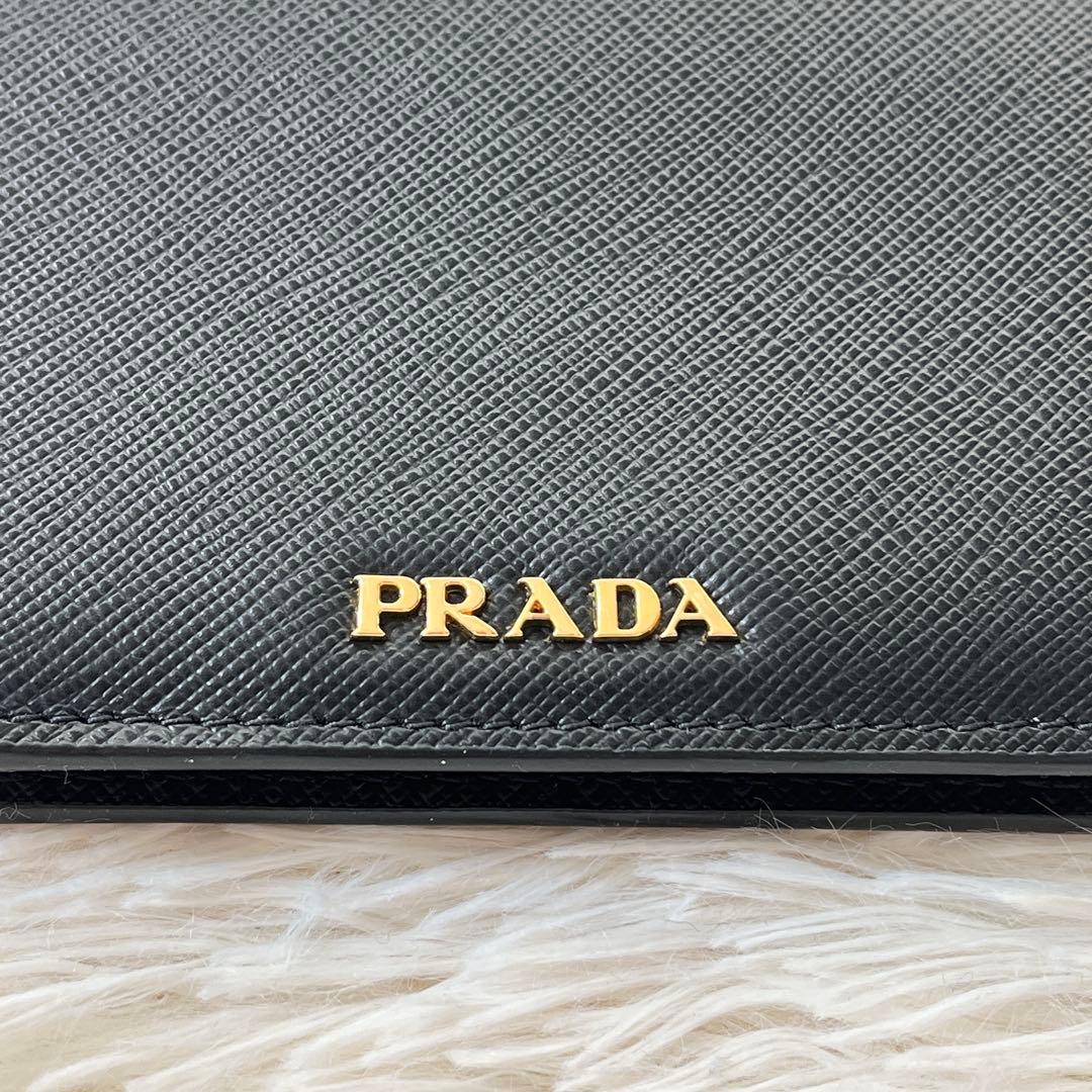 美品✨PRADA プラダ　二つ折り財布　サフィアーノ　ブラック　1mv204