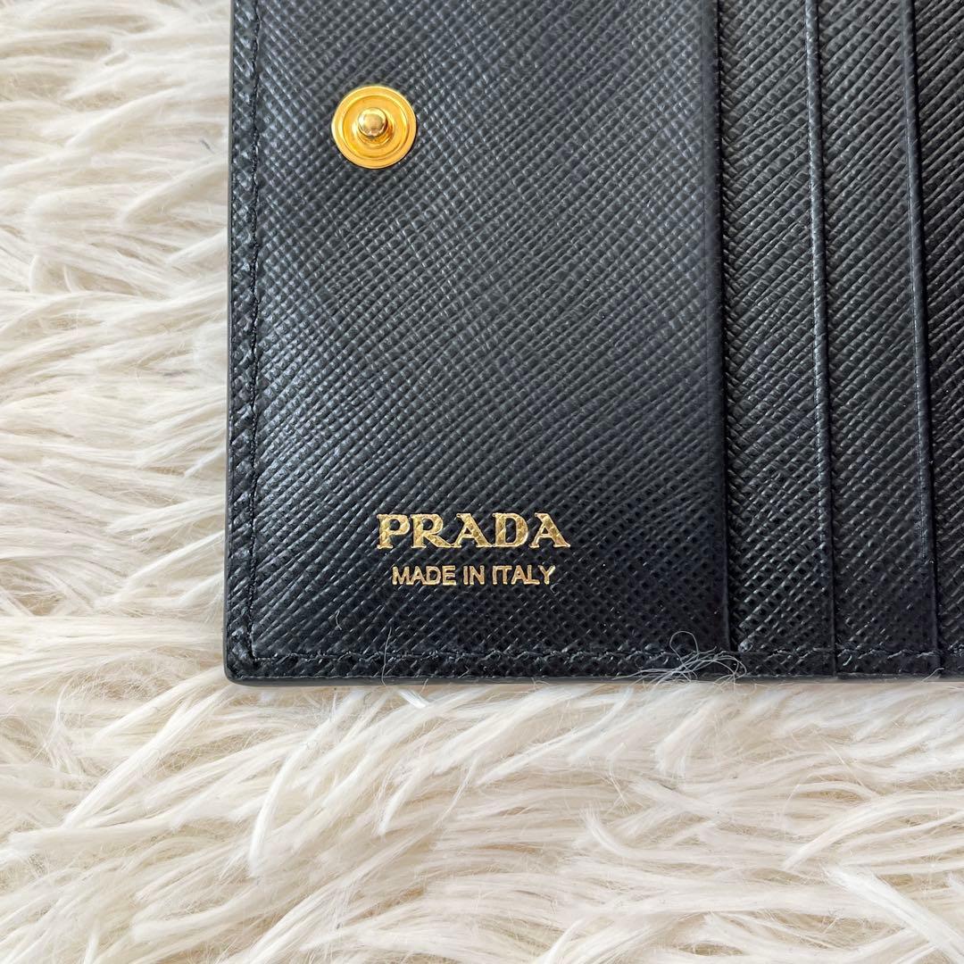 美品✨PRADA プラダ　二つ折り財布　サフィアーノ　ブラック　1mv204