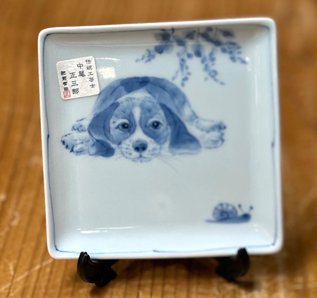 新品　有田焼　ビーグル　伏せ　染付　絵皿　小皿　中尾正三郎作　犬 皿立て付