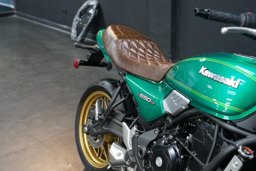 ゲルザブ込みz650rs　シート　Javimotor　　オシャレ茶色１