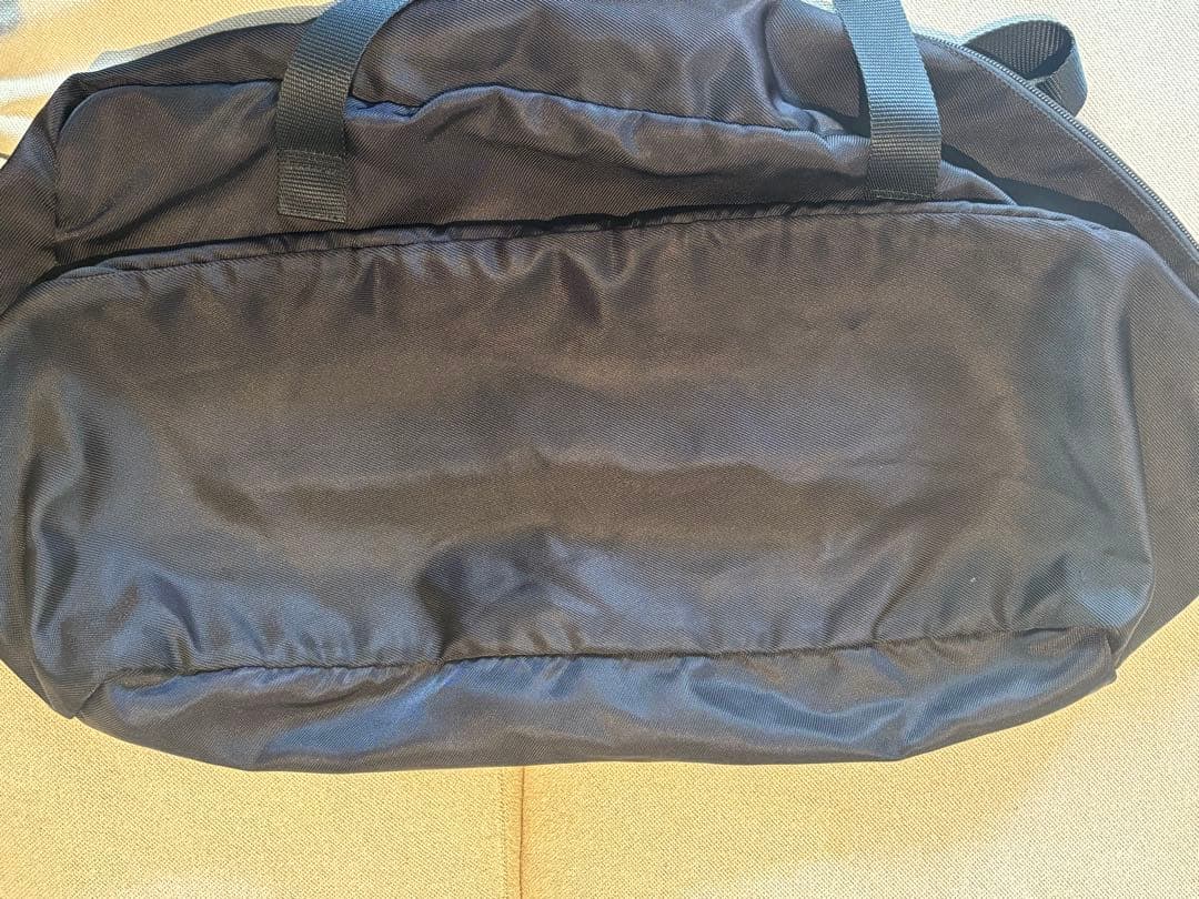 【美品】グッチ ナイロンボストンバッグ ロゴ金具 肩掛け可 大容量 イタリア製