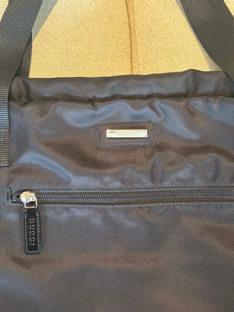 【美品】グッチ ナイロンボストンバッグ ロゴ金具 肩掛け可 大容量 イタリア製