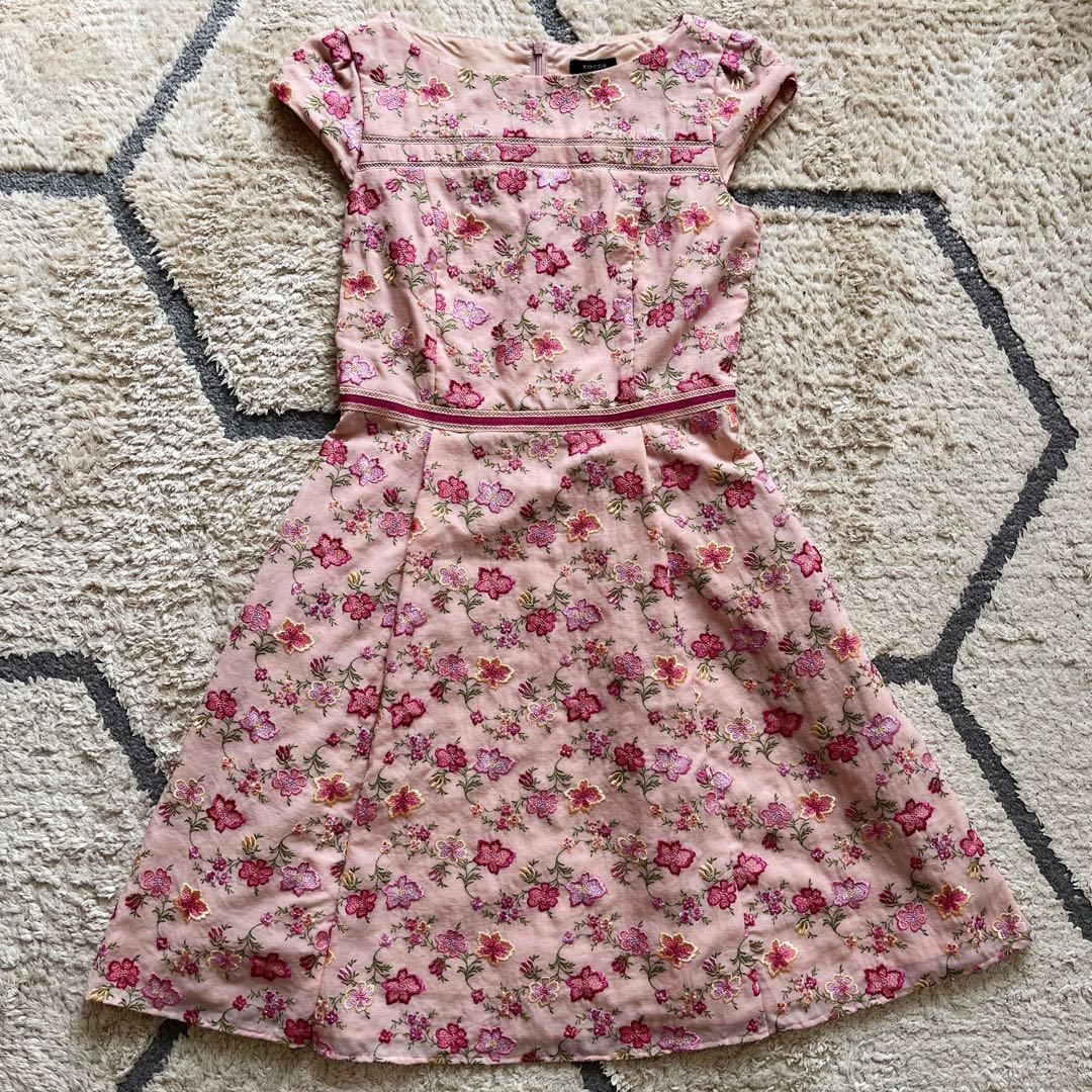【美品】TOCCA トッカ　刺繍花柄ワンピース
