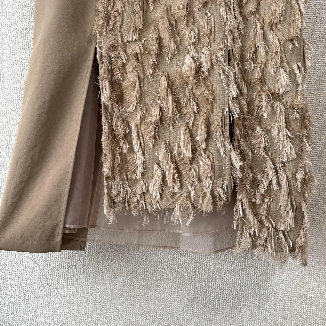 フリンジ付きベージュロングスカート