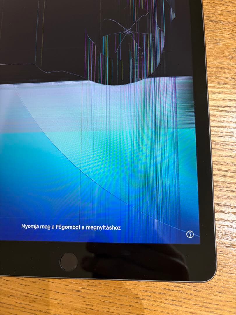 iPad 第8世代 32GB Wi-Fi スペースグレイ 液晶割れ タッチOK