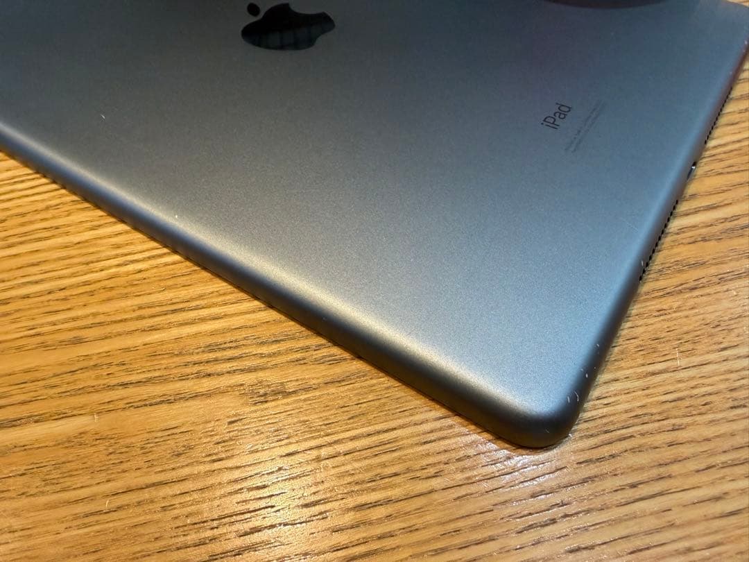 iPad 第8世代 32GB Wi-Fi スペースグレイ 液晶割れ タッチOK
