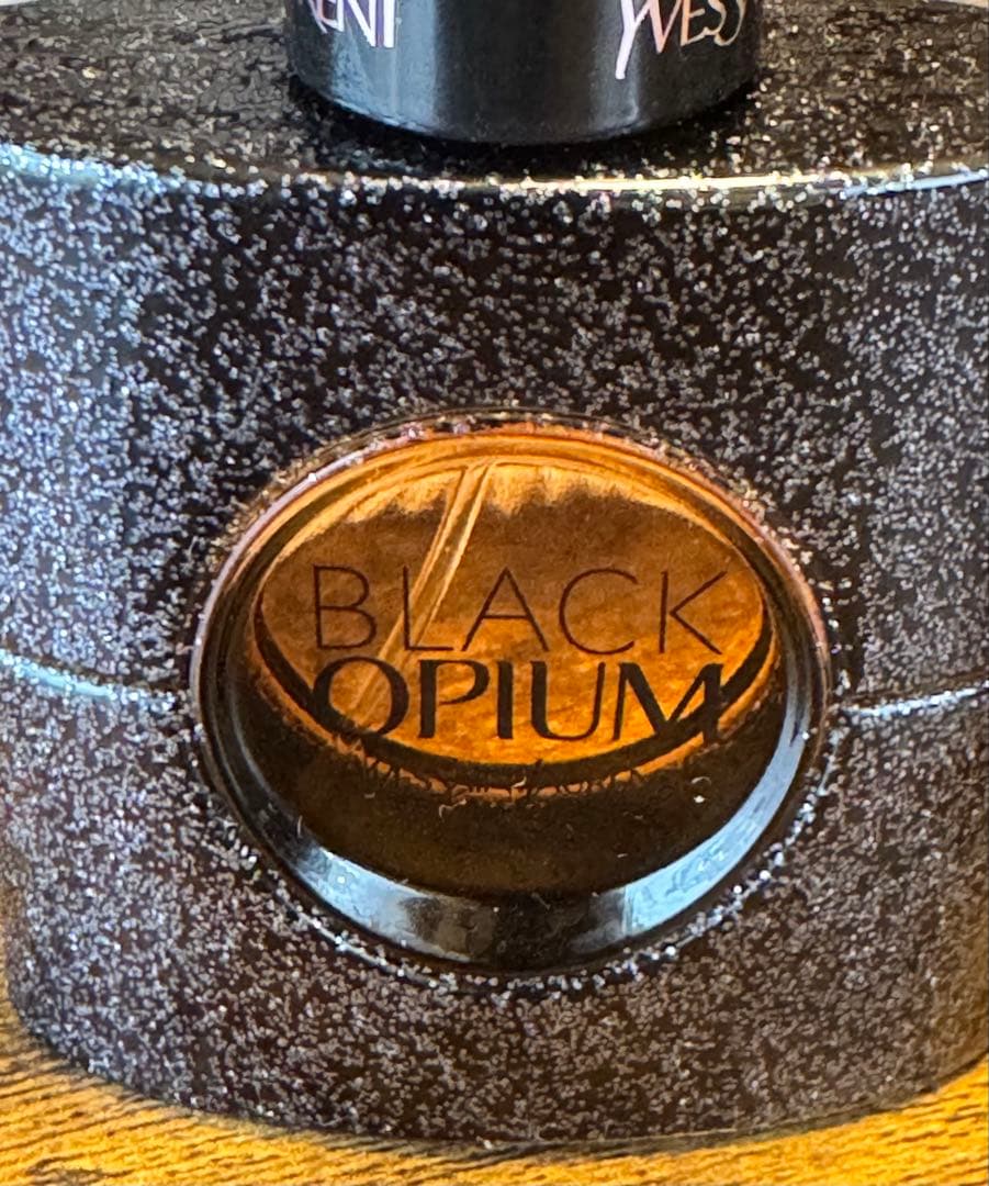Black Opiumイヴサンローランブラックオピウム　オードパルファム30ml