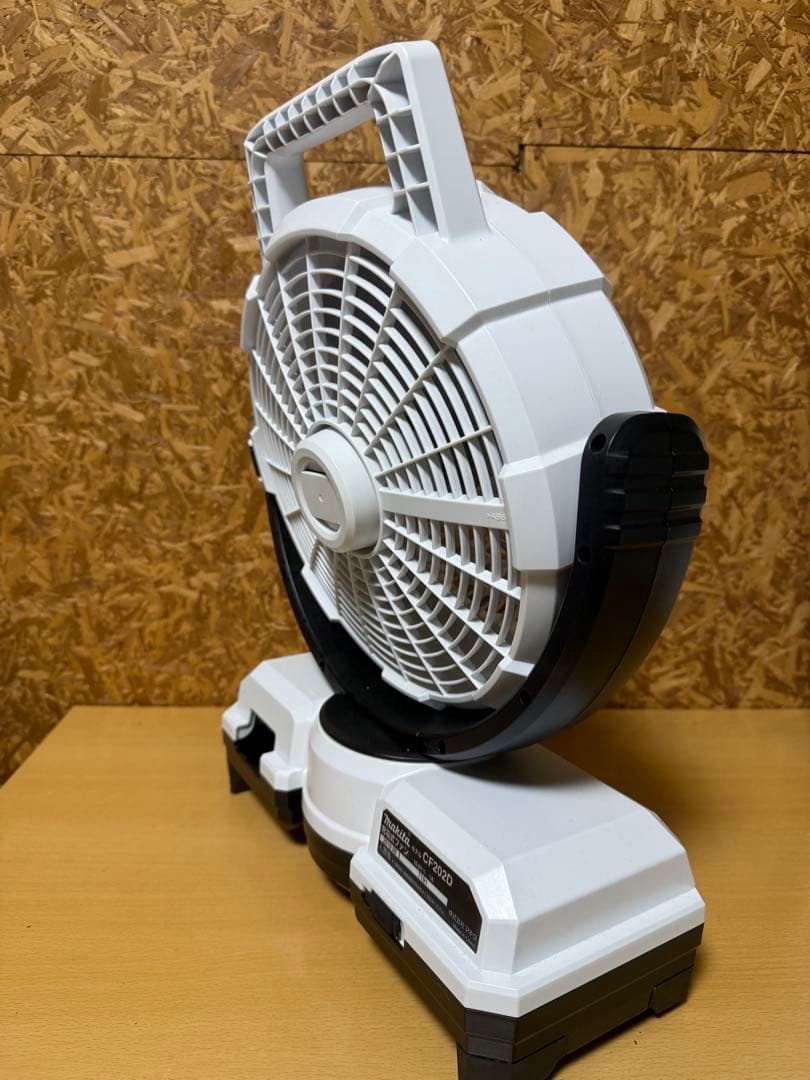 【美品】Makita 充電式扇風機 CF202D ホワイト 本体・付属品付き