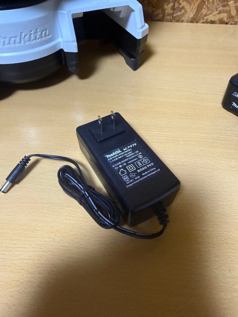 【美品】Makita 充電式扇風機 CF202D ホワイト 本体・付属品付き
