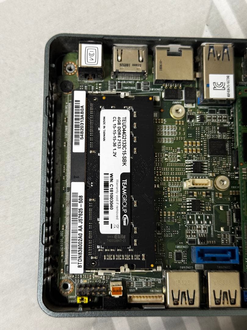 ミニPC intel nuc i3