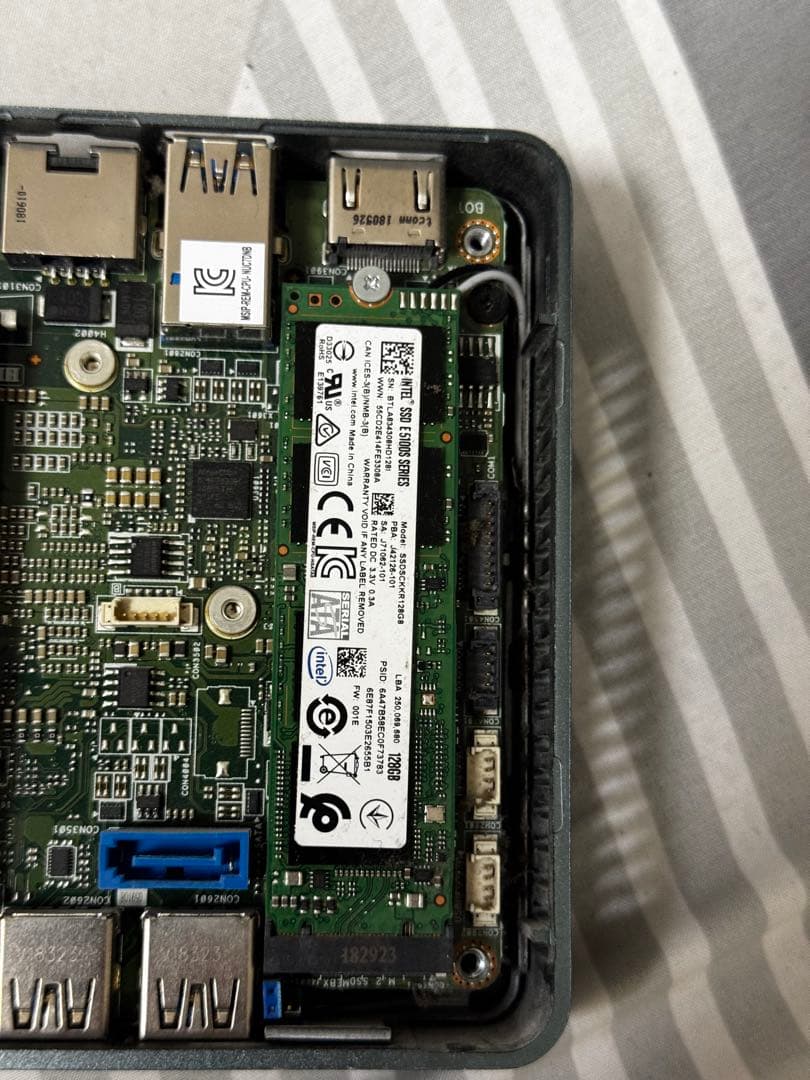ミニPC intel nuc i3