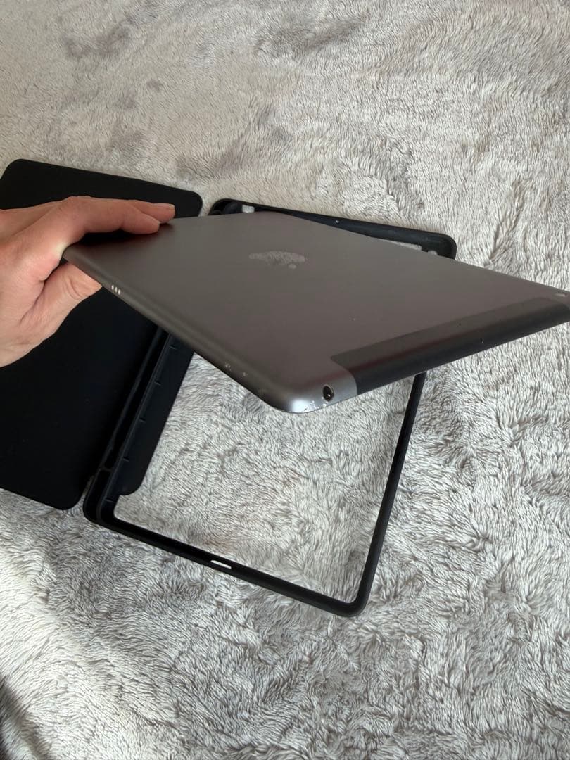 ipad 第8世代　wifi + cellular モデル　即日発送　カバー付き