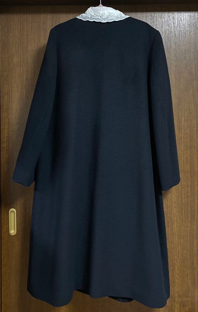 nesessaire ネセセア　パールボタンのコート 黒