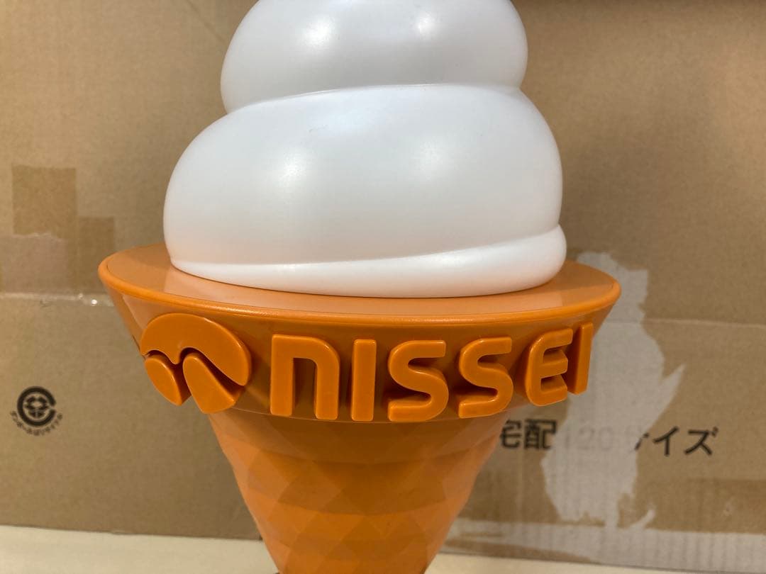 ニッセイ　ソフトクリーム　ランプ　照明