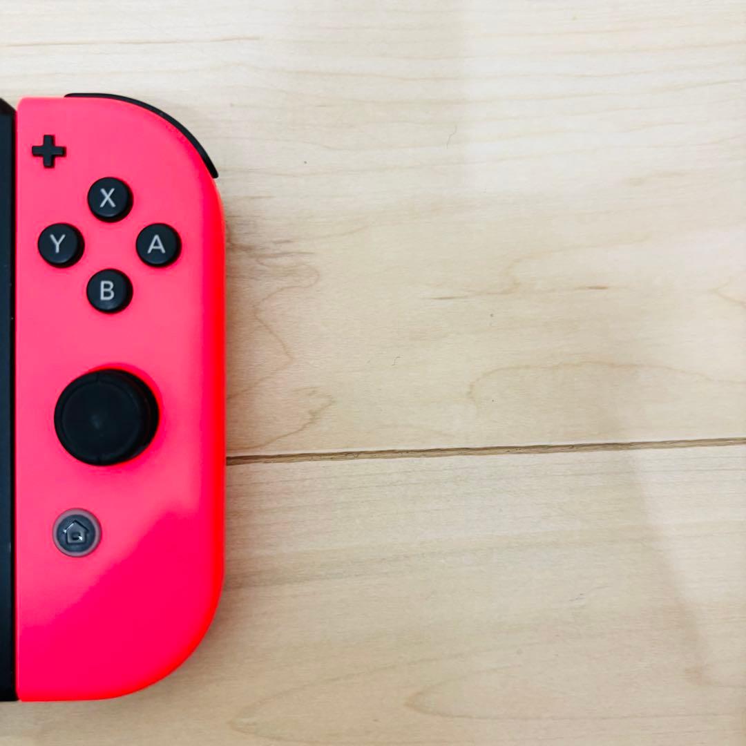 【美品】2024年モデル　Nintendo Switch スイッチ　本体