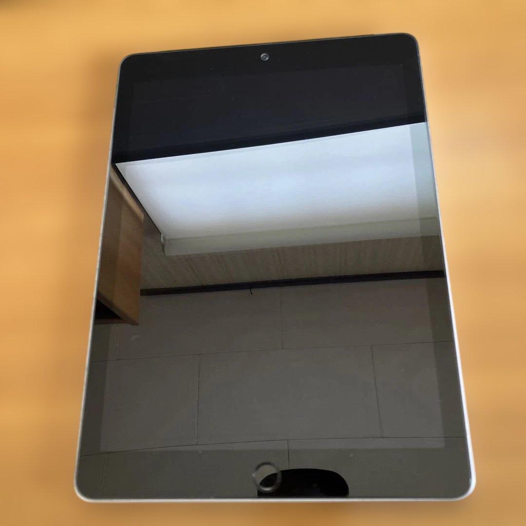 Apple iPad (第6世代) シルバー