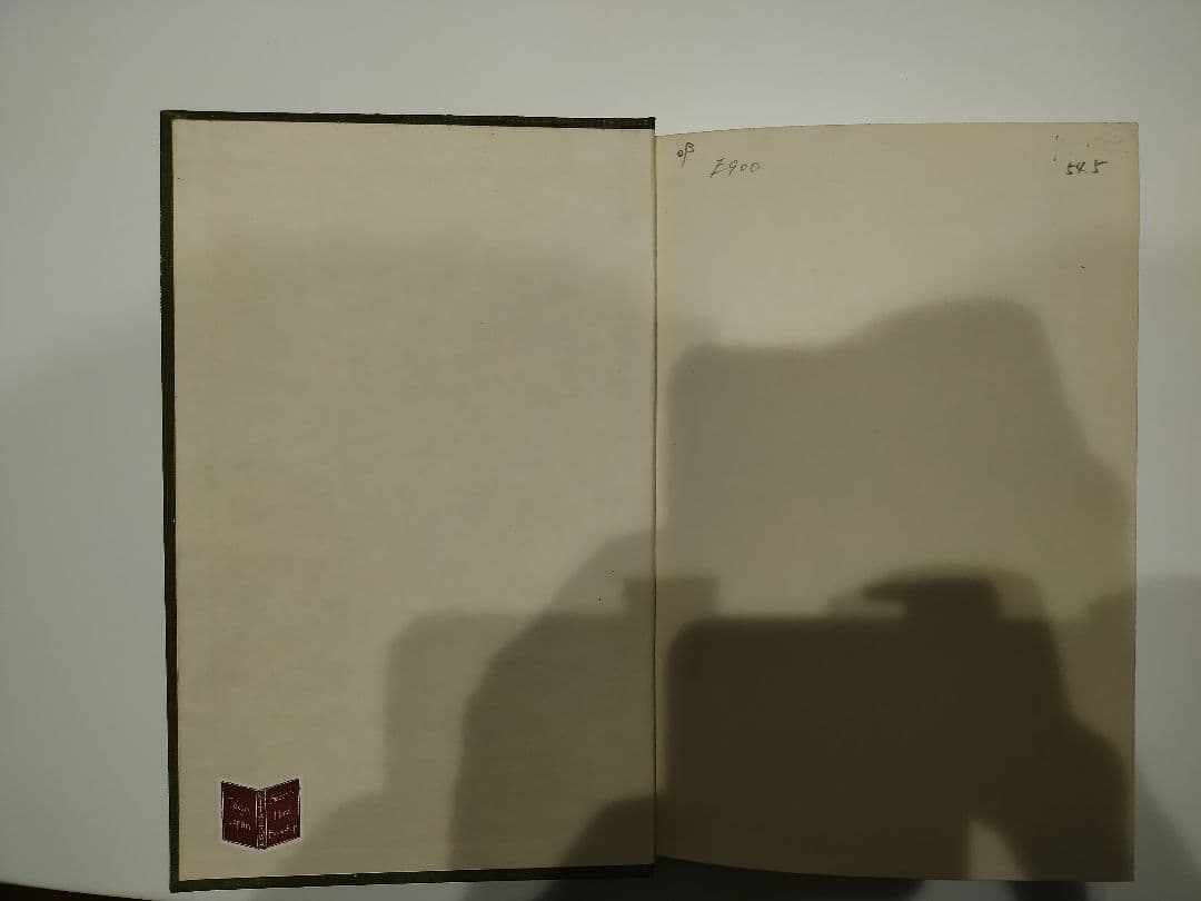 ネット中古で1万5千円弱する洋書(BUCOLICUM CARMEN)
