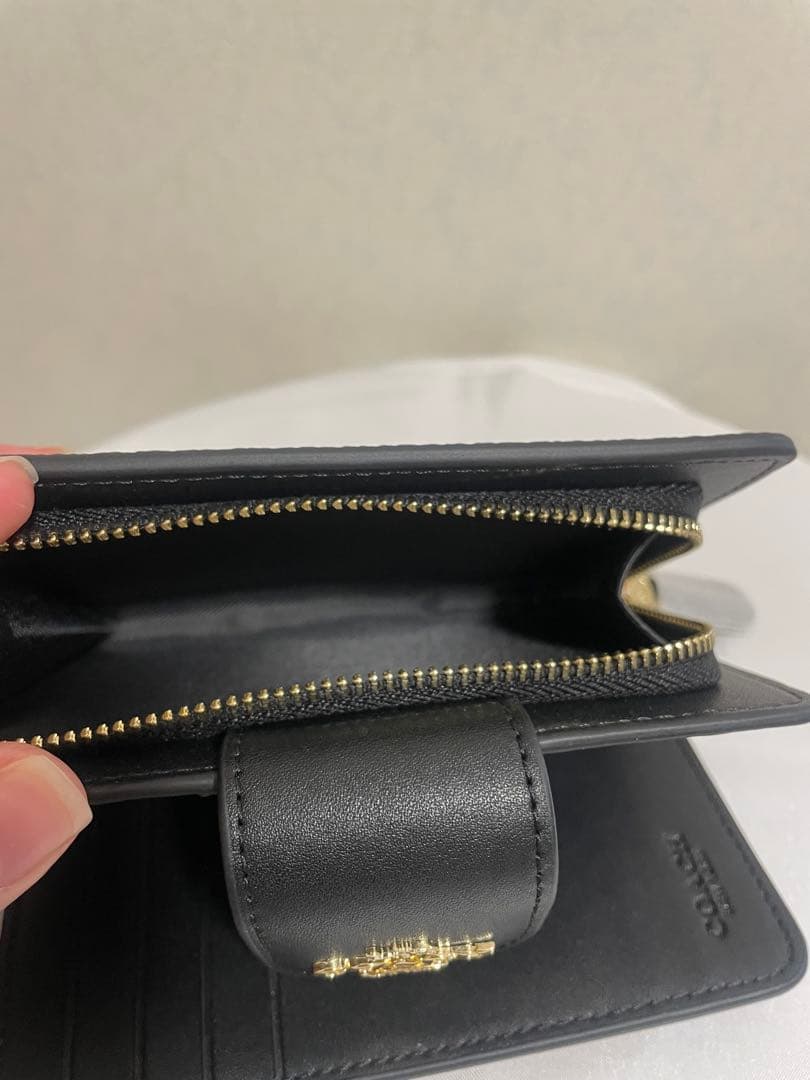 コーチ　レディース　折財布　カキー　小銭入れあり　新品　未使用