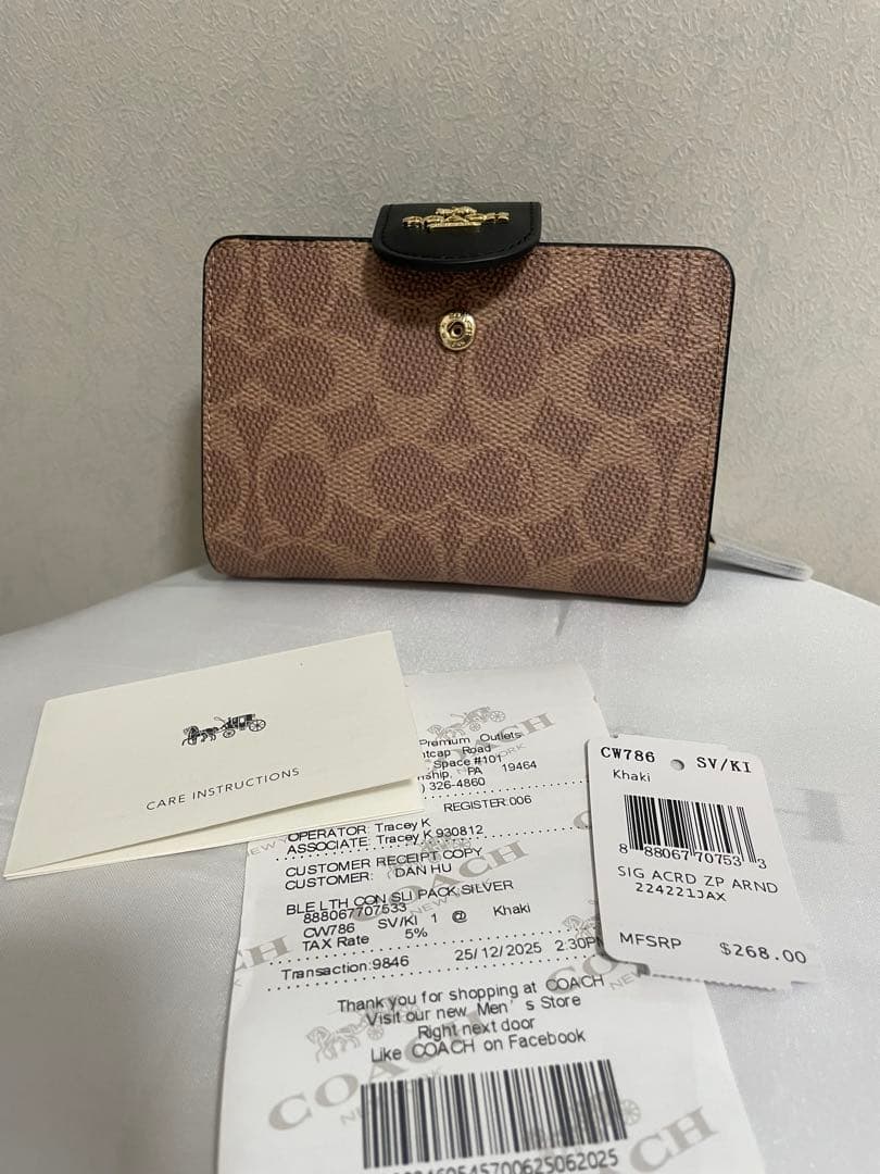 コーチ　レディース　折財布　カキー　小銭入れあり　新品　未使用