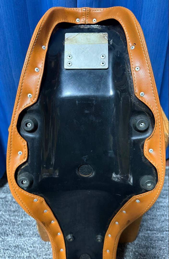 ハーレー スポーツスター トランプサイクル タックロールシート コブラシート