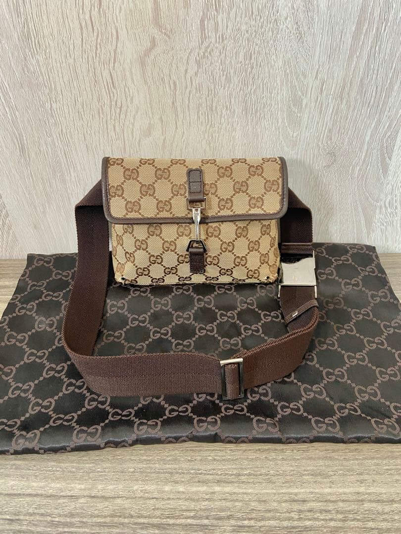 GUCCI ボディバッグ　ショルダーバッグ　GG柄　キャンバス　レザー　ベージュ