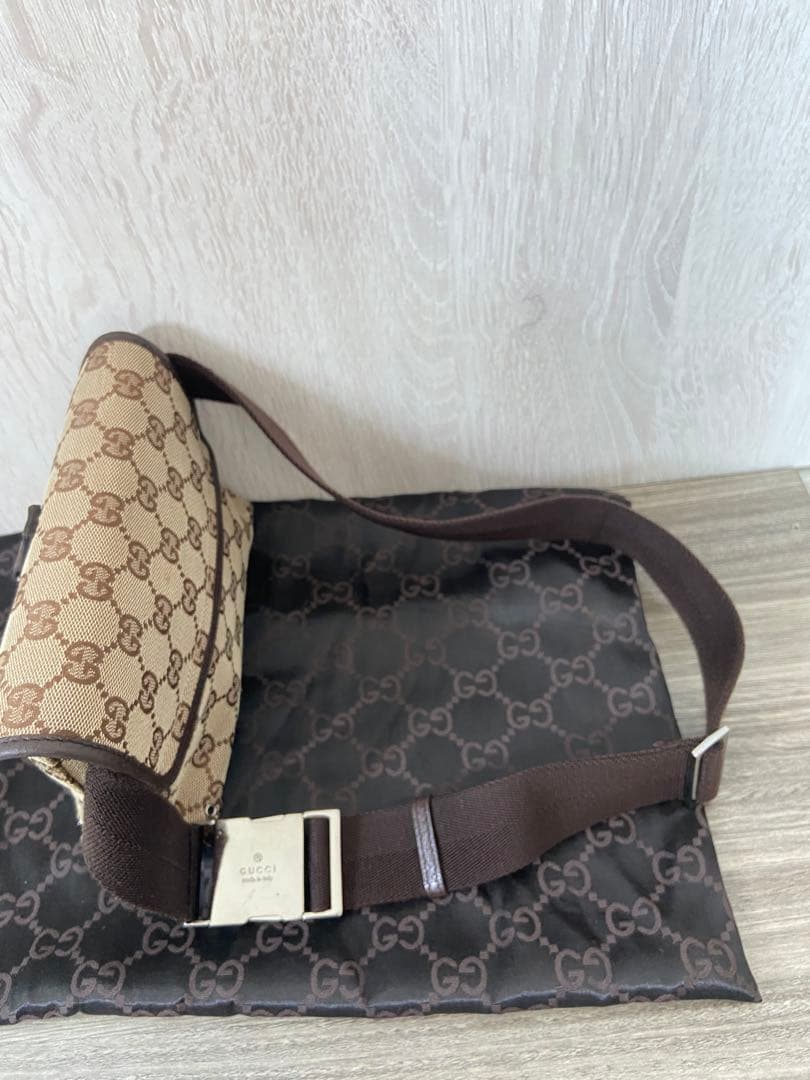 GUCCI ボディバッグ　ショルダーバッグ　GG柄　キャンバス　レザー　ベージュ
