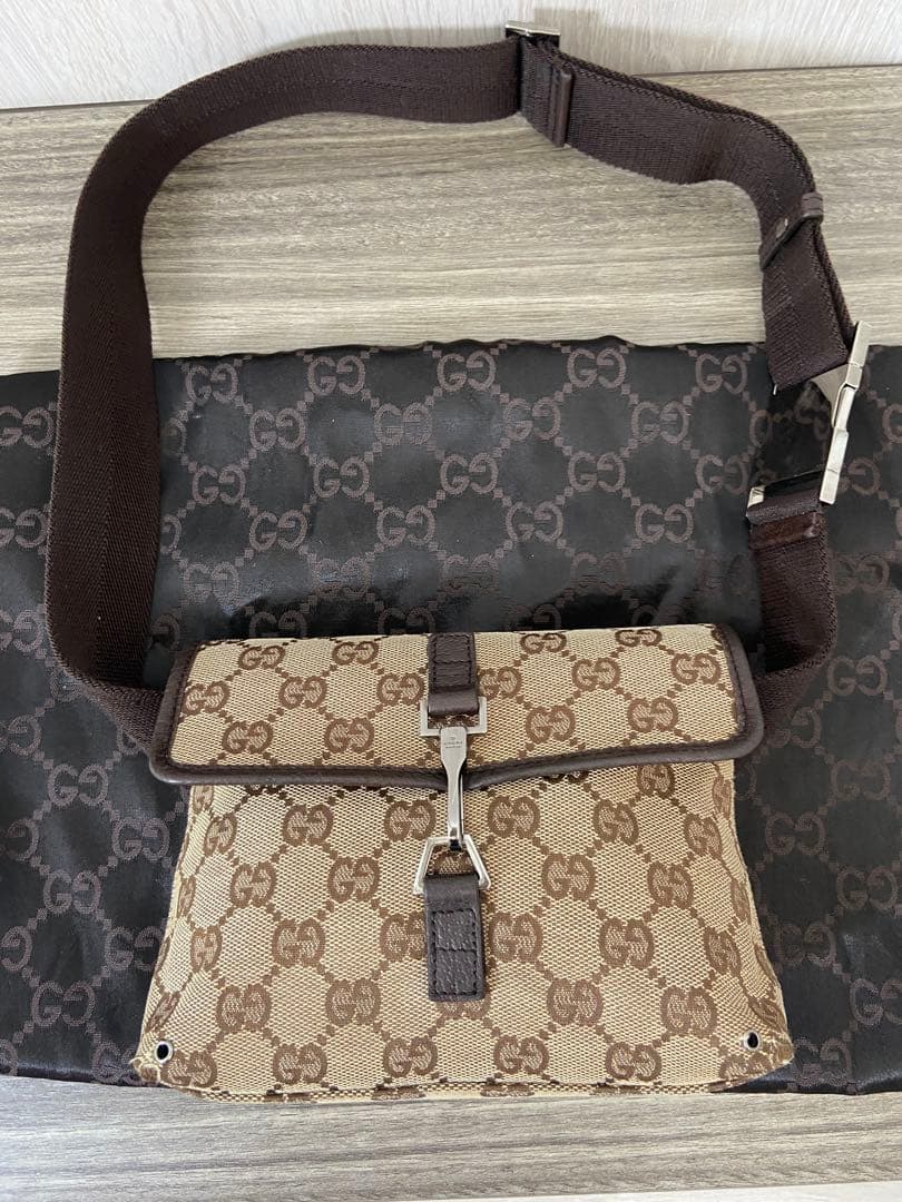 GUCCI ボディバッグ　ショルダーバッグ　GG柄　キャンバス　レザー　ベージュ