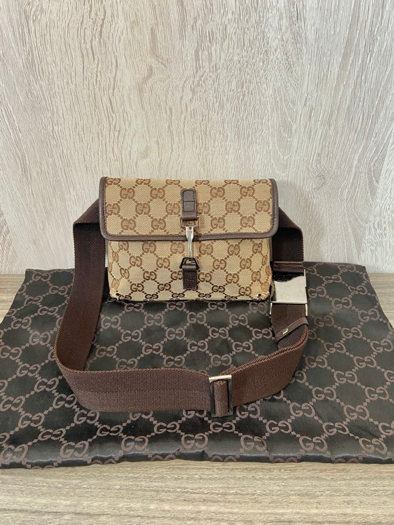 GUCCI ボディバッグ　ショルダーバッグ　GG柄　キャンバス　レザー　ベージュ