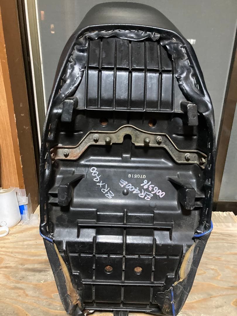 ZRX400 三段シート バイクシート 黒/青