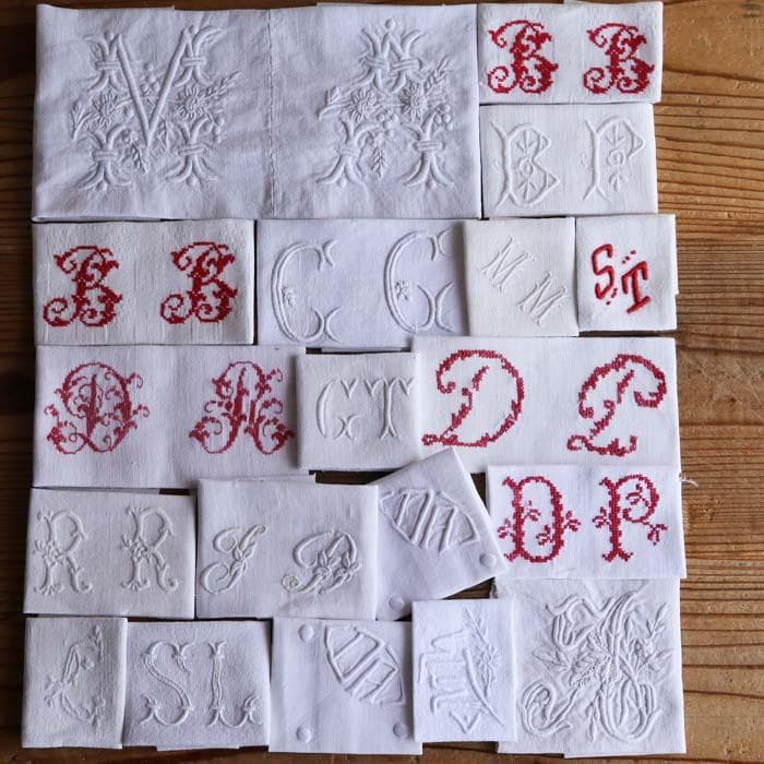 【5】たくさん 19枚！フランス アンティーク 手刺繍 イニシャル 端切れ