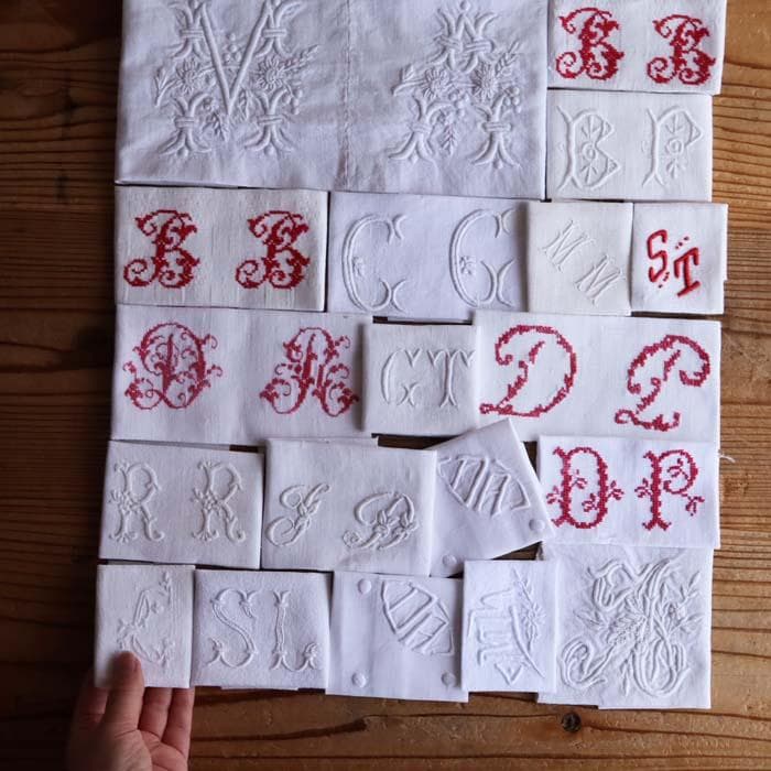 【5】たくさん 19枚！フランス アンティーク 手刺繍 イニシャル 端切れ