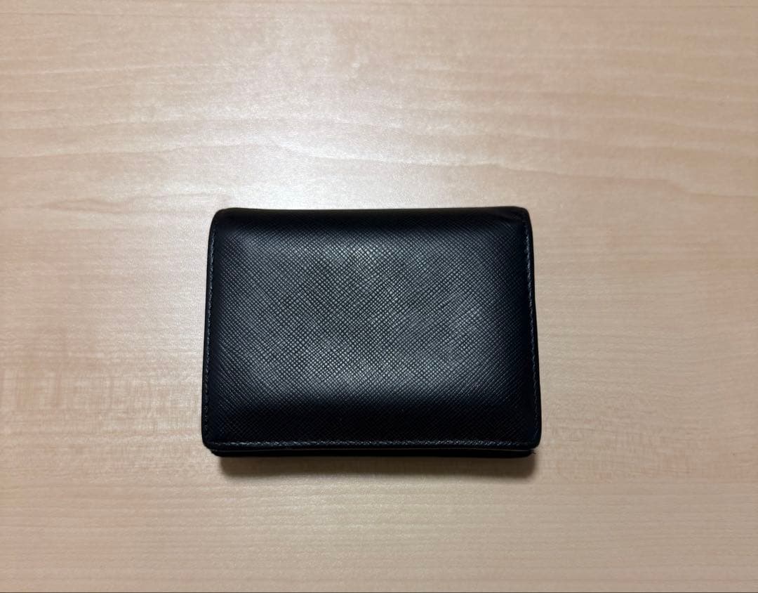 PRADA レザー二つ折り財布　美品