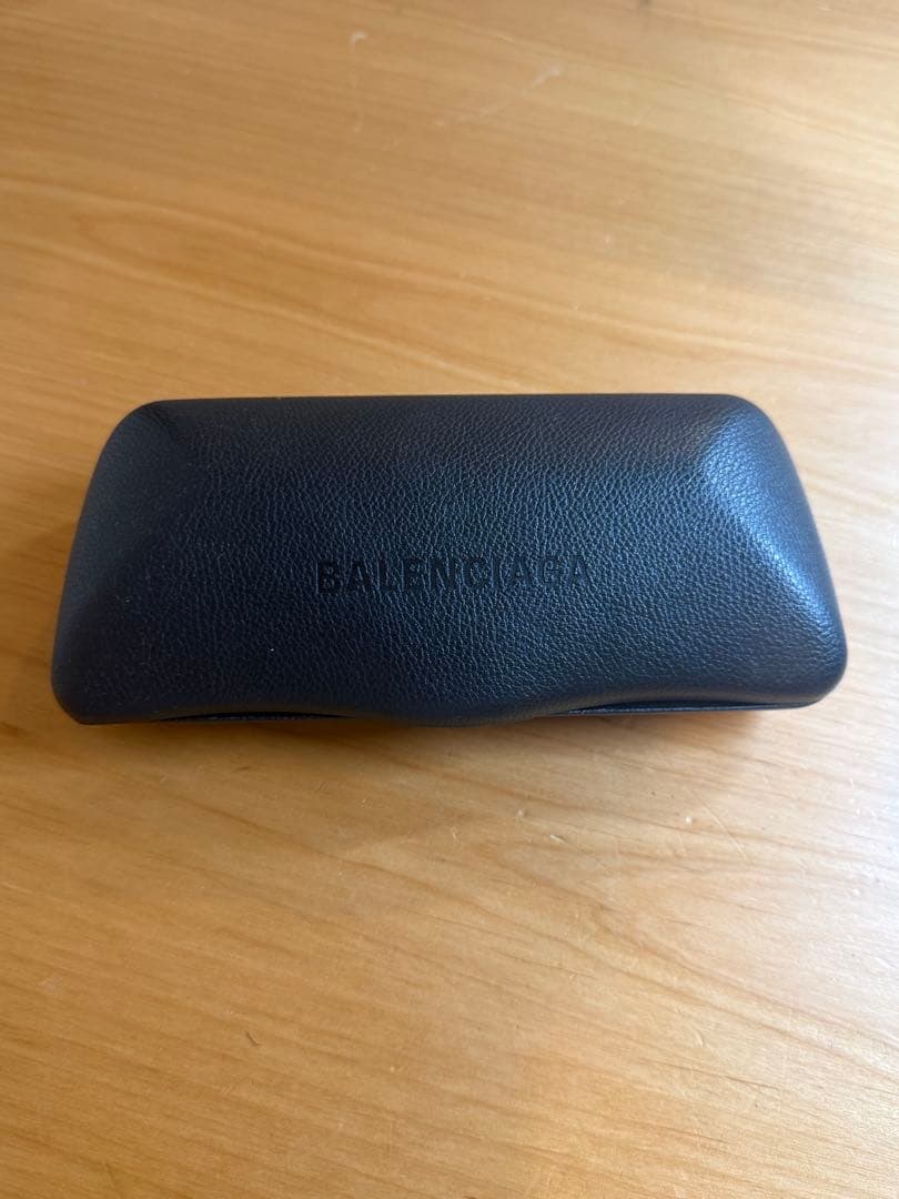 BALENCIAGA ブラックサングラス ケース付き