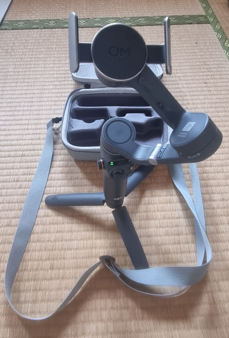 ジンバルスタビライザー（DJI OSMO MOBILE 6）です。