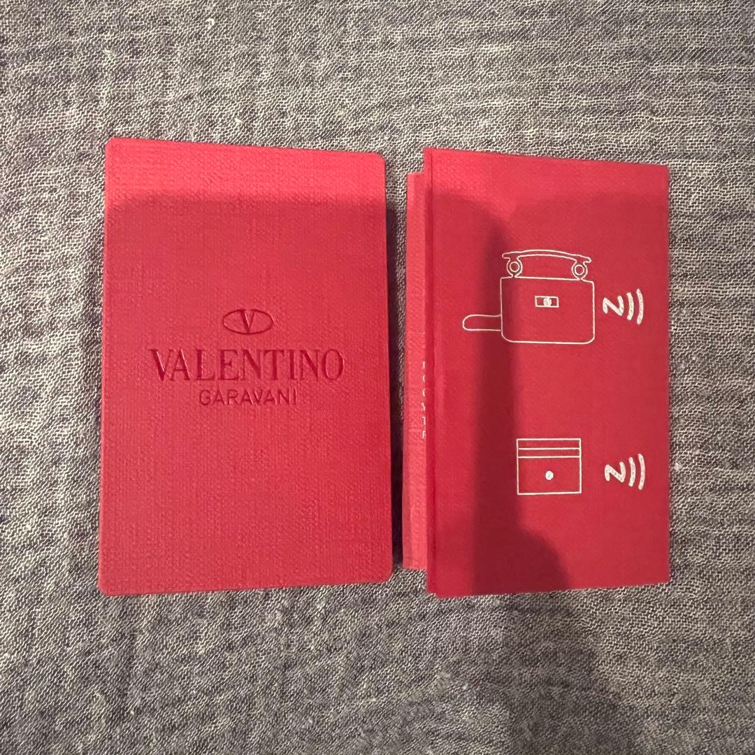 VALENTINO ヴァレンティノ 三つ折り財布 ブラック　黒　付属品　箱付