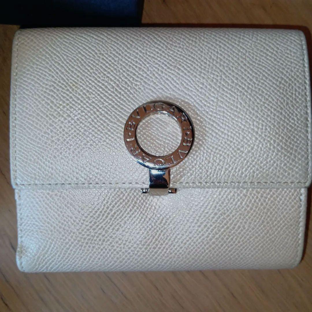 K*様 ✨️BVLGARI ベージュレザー 二つ折り三つ折り？財布