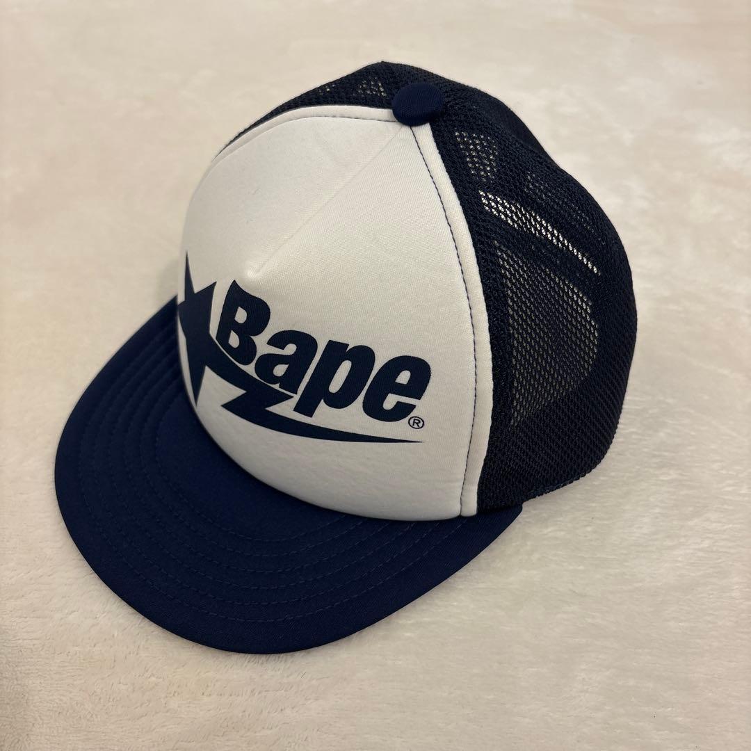 A BATHING APE トラッカーキャップ ホワイト/ネイビー