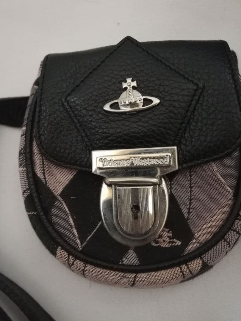Vivienne Westwood ヴィヴィアン ベルトバッグ　鍵付き美品