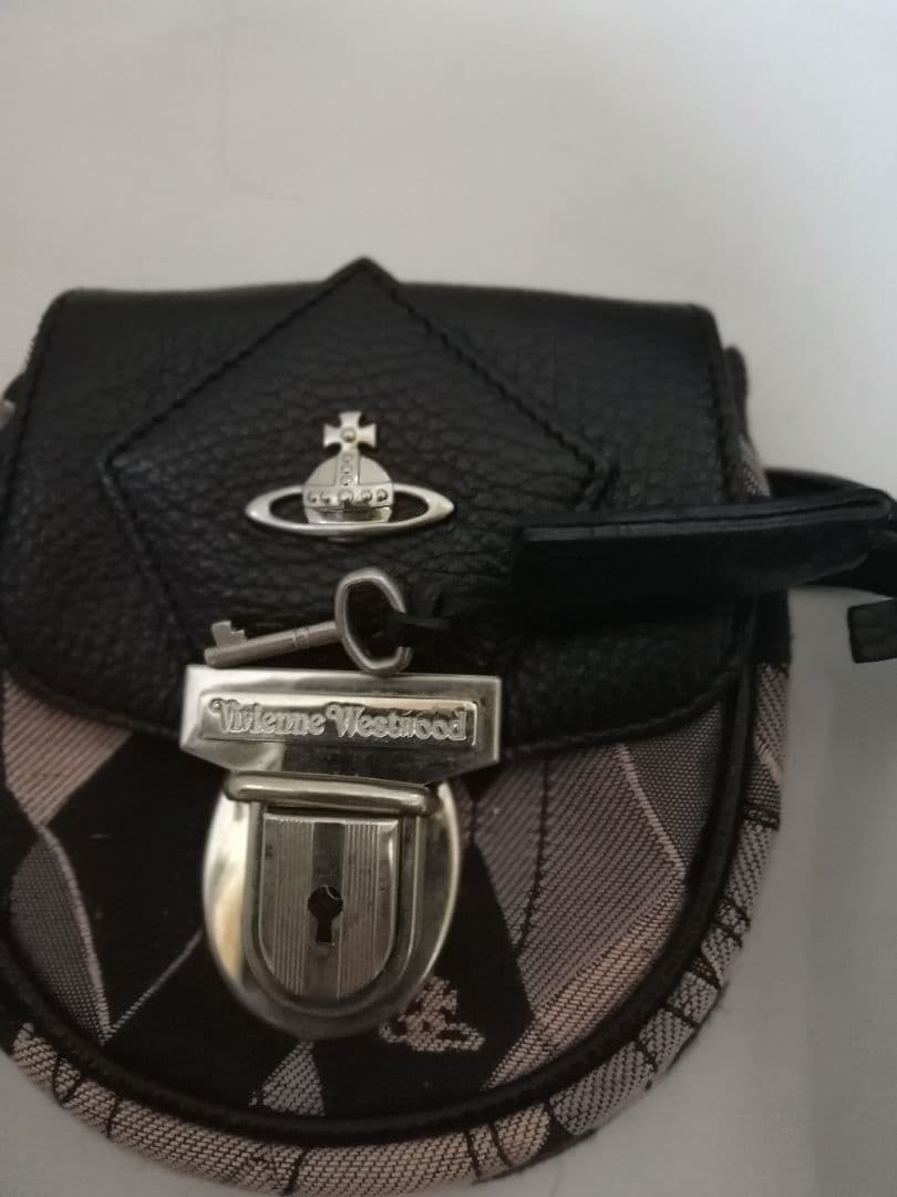 Vivienne Westwood ヴィヴィアン ベルトバッグ　鍵付き美品