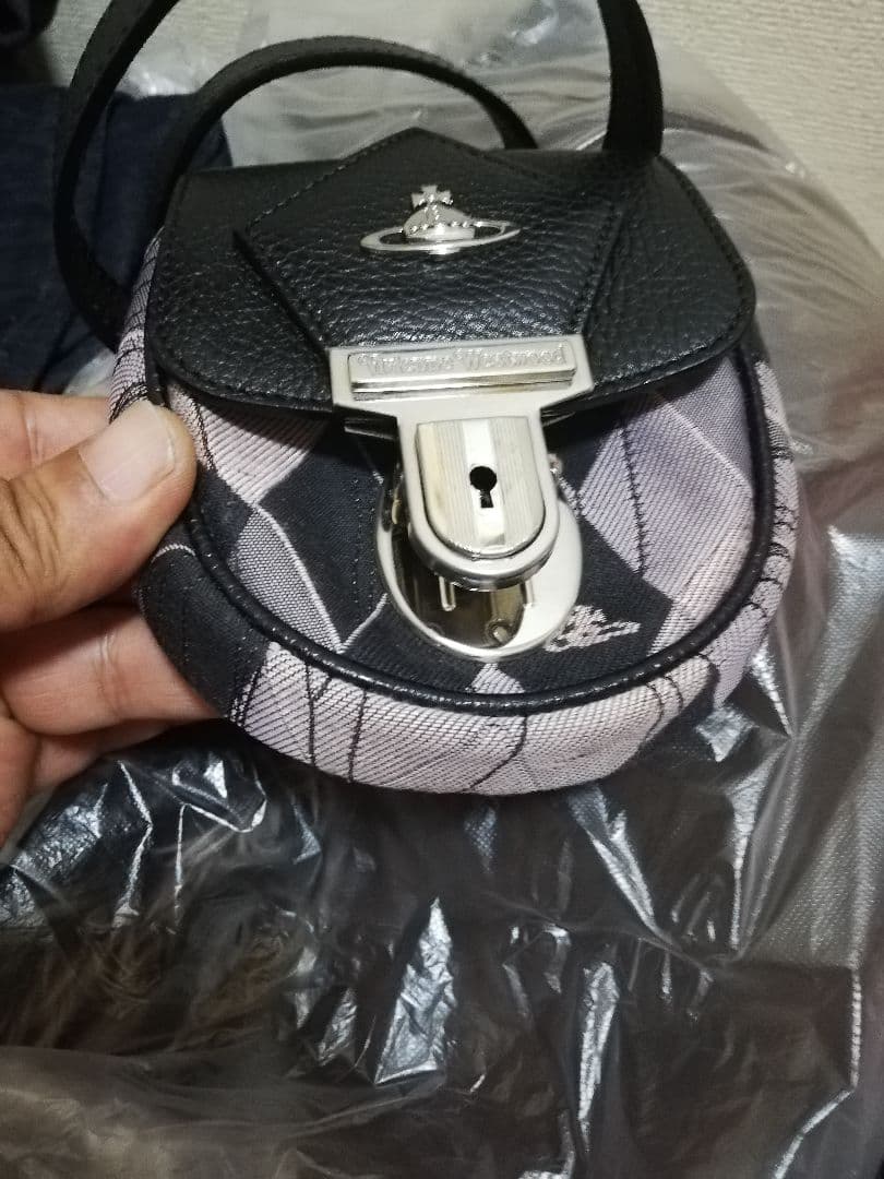 Vivienne Westwood ヴィヴィアン ベルトバッグ　鍵付き美品