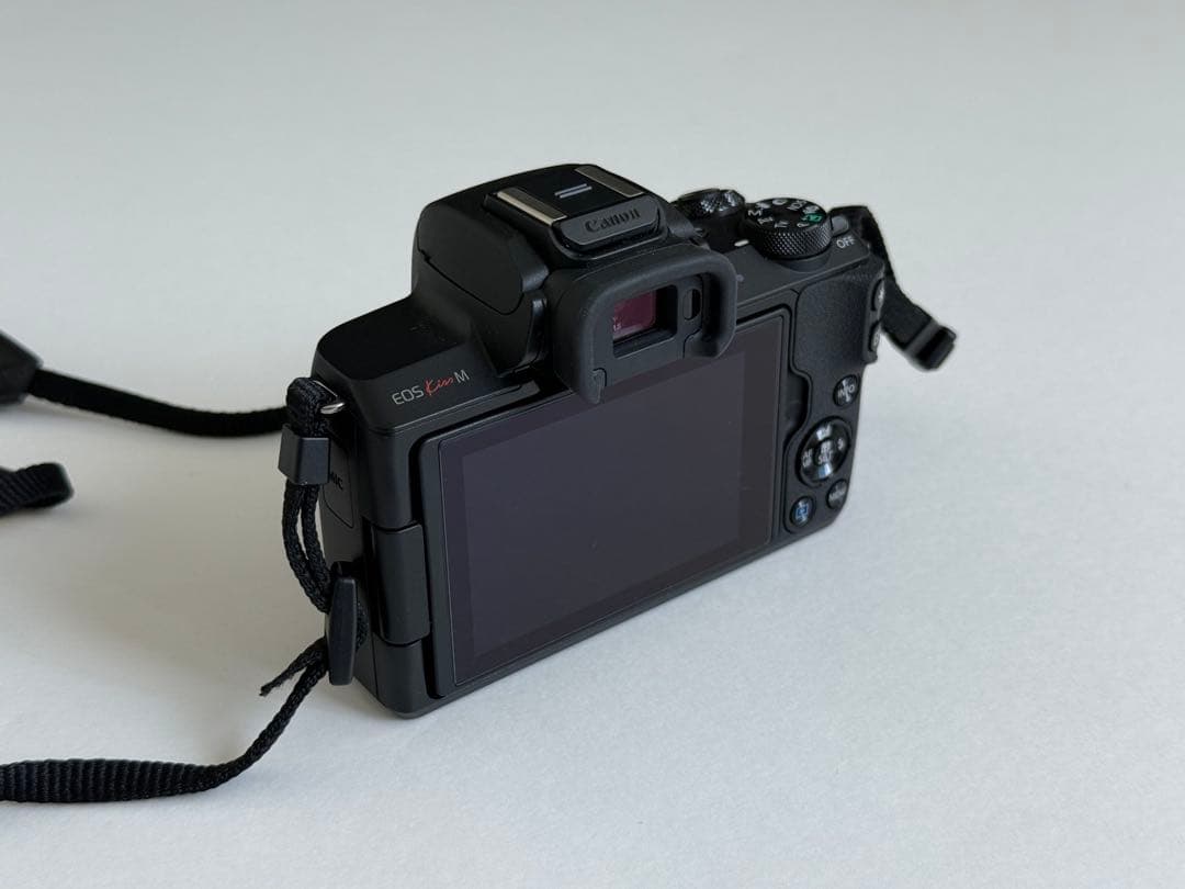 Canon EOS Kiss M ミラーレス一眼 バッテリー2個付