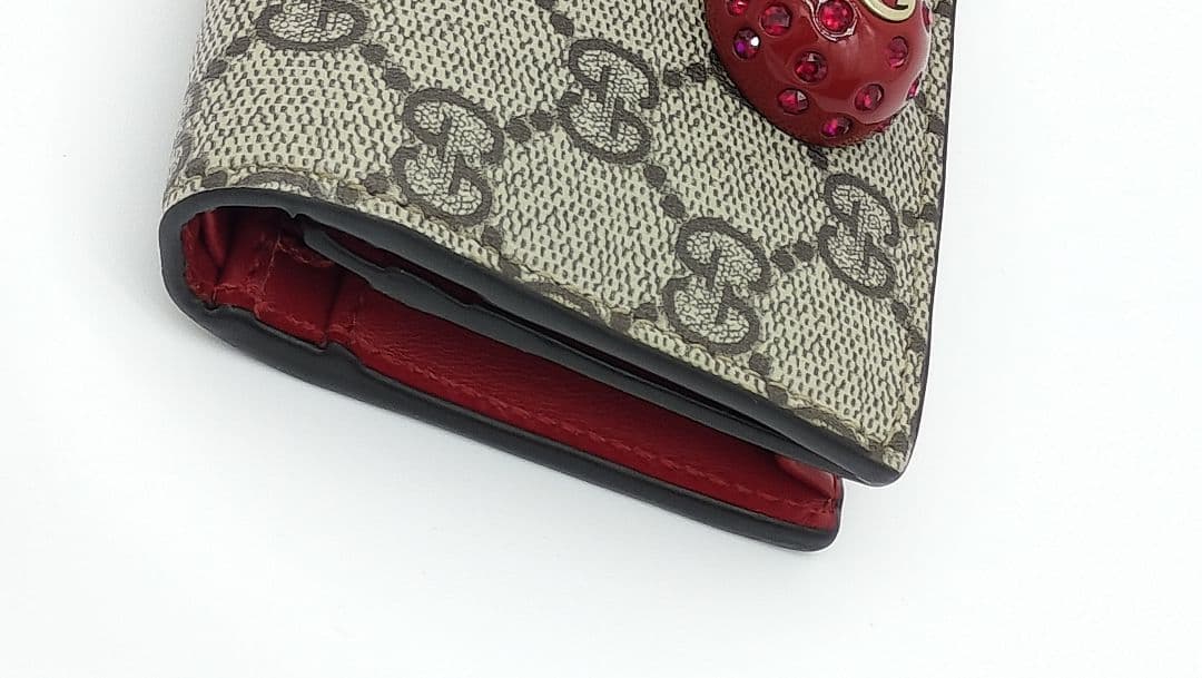 （美品）GUCCI 二つ折り財布GGスプリームベージュハイビスカスレッド箱袋付き